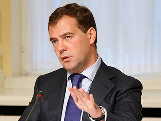 Медведев сократит срок назначения губернаторов