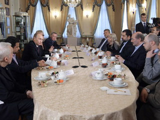  Владимир Путин напоил писателей чаем 