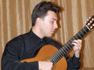 Владислав Домогацкий дал сольный концерт в Абакане