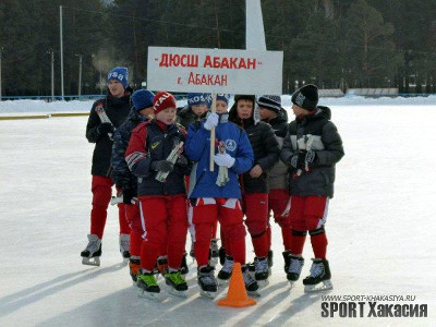 В Абазе проходит всероссийский турнир по хоккею с мячом "Плетеный мяч"