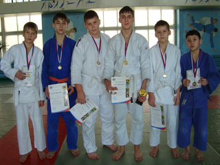 Дзюдоисты из Хакасии завоевали медали на Краевом турнире в Ачинске