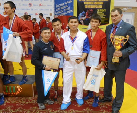 Сборная команда Хакасии взяла "бронзу" на всероссийском турнире по борьбе самбо