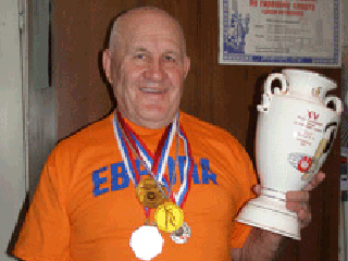 Абаканский пенисонер - обладатель 66 мировых рекордов по гиревому спорту