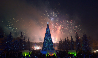 В столице Хакасии зажгла свои огни главная елка республики