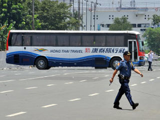 Экс-полицейский в Маниле отпустил 6 заложников