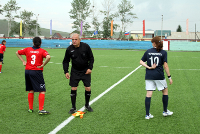 X летние спортивные игры народов Республики Хакасия открыли футболистки