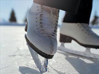 На стадионе "Локомотив" в Абакане стартовал сезон катания на коньках