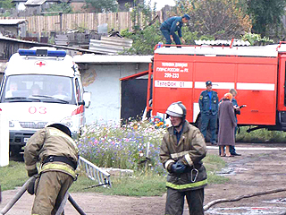 Пожар в Черногорске - пожарные столкнулись с отсутствием  гидрантов (фото)