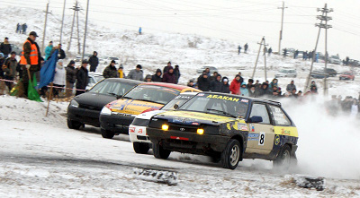 В Черногорске состоялся Чемпионат Хакасии по зимним трековым автогонкам