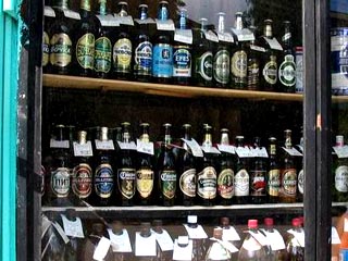 В Абакане воры украли из киоска свыше 40 бутылок пива