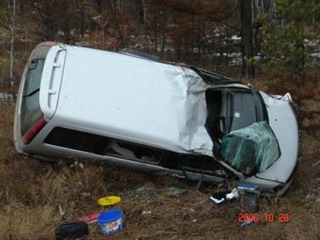 В Хакасии водитель бросил раненую пассажирку в кювете