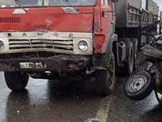 В Хакасии женщина-водитель врезалась в "КамАЗ"