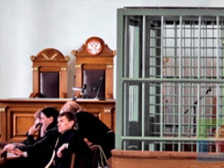 В Хакасии мать и сына будут судить за оскорбление и избиение милиционеров