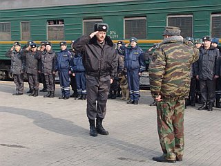  Хакасские милиционеры возвращаются из командировки в Чечню