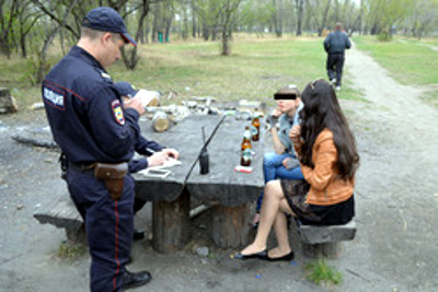 Конные полицейские пресекли распитие алкоголя несовершеннолетними