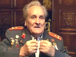 Российские сенаторы пообещали выручить ветерана Кононова