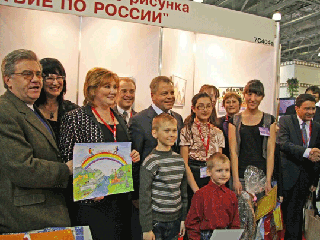Главу Хакасии поблагодарили за содействие в конкурсе "Семейное путешествие по России"