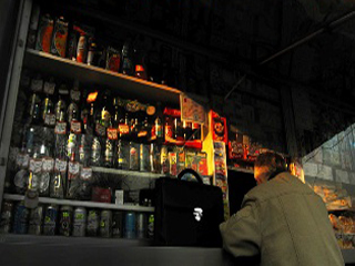 Единороссы требуют запретить ночную торговлю пивом