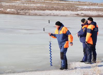 Лед на водоемах Хакасии начинает таять - предупреждение любителям зимней рыбалки