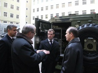 Дмитрий Медведев поручил ФСБ использовать все возможности для борьбы с экономическими преступлениями