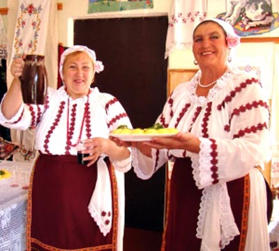 В Абаканском пансионате ветеранов отметили День молдавской культуры 
