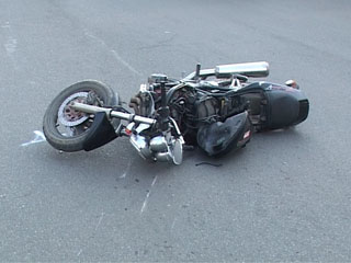В Абакане мотоциклист врезался в иномарку