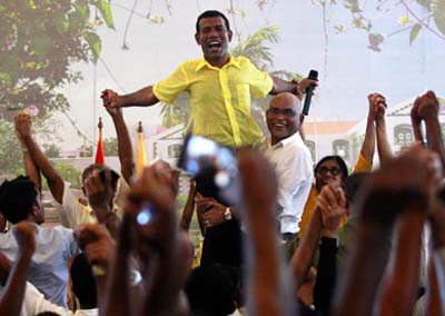 Смещённого президента Мальдив хотят судить