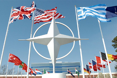 НАТО прекращает  сотрудничество с Россией