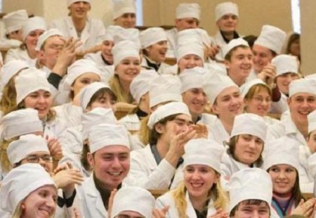 145 молодых врачей Хакасии получили по миллиону рублей