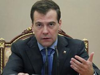 Медведев потребовал проверить достоверность деклараций чиновников