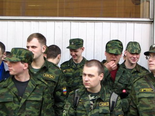 Зарплата солдат-контрактников вырастет до 35 тыс. рублей