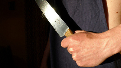 Житель Абакана, подозревая знакомого в краже мопеда, зарезал его ножом