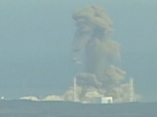 У реактора японской АЭС "Фукусима-1" отказала система охлаждения