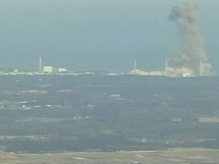 В энергоблоках японской АЭС плавится ядро реактора