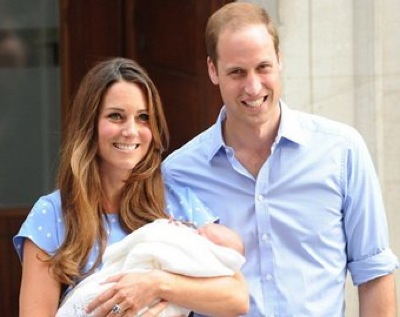Новорожденного наследника британской короны показали публике (ВИДЕО)