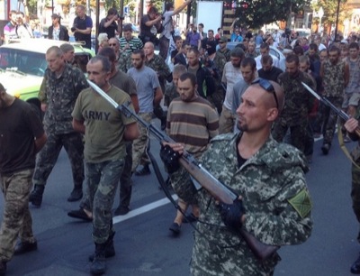 В Донецке в День независимости Украины прошёл "парад" из пленных солдат (ВИДЕО)