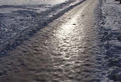 В Хакасии из-за ледяного дождя ограничено движение на автодорогах
