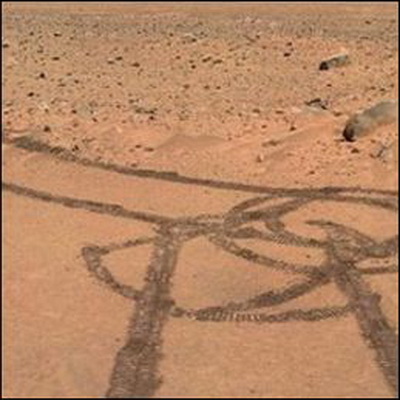 Марсоход "нарисовал" на неприличный рисунок на поверхности Красной планеты