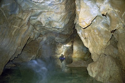 В пещере "Ящик Пандоры" (Хакасия) пропали трое спелеологов