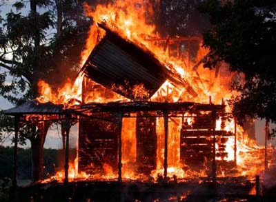 В Абакане преступники подожгли дом, чтобы скрыть двойное убийство