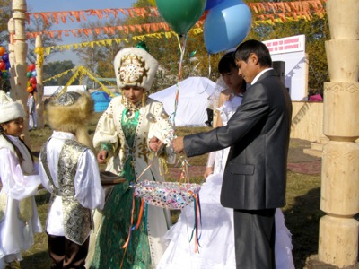 Обряд традиционной хакасской свадьбы можно увидеть на празднике урожая