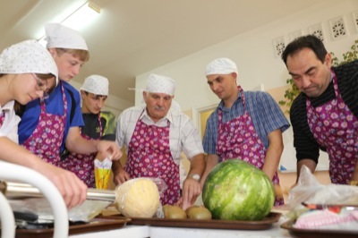 В День знаний русаловцы провели "урок кулинарии" в детском доме «Ласточка»