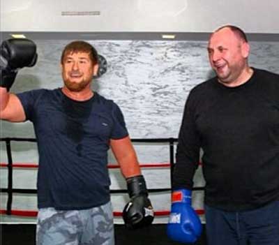 Рамзан Кадыров "воспитывает" проштрафившихся министров на боксёрском ринге