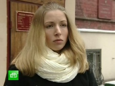 В сети создаются группы поддержки Александры Лотковой, приговорённой к 3 годам колонии за самооборону