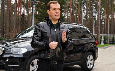 Дмитрий Медведев пообещал увеличить штрафы. Общественность идею не оценила
