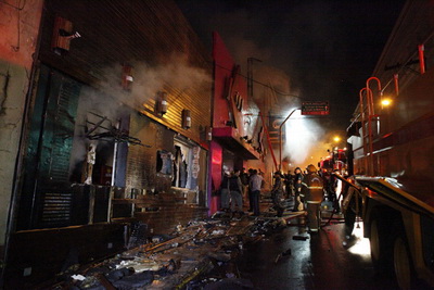 Более 200 человек погибли во время пожара в ночном клубе в Бразилии (ВИДЕО)