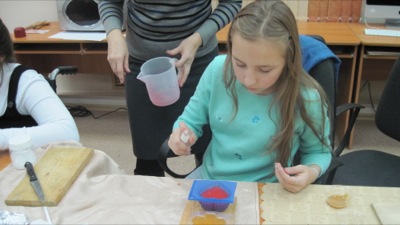 Необычные дети научились делать мыло ручной работы 