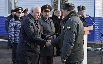 Виктор Зимин поздравил кавалеристов Хакасии с новосельем