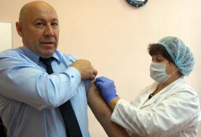Минздрав Хакасии прошёл вакцинацию от гриппа полным составом