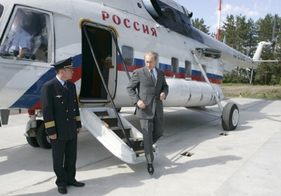 Российская власть пересаживается с "мигалок" на вертолёты